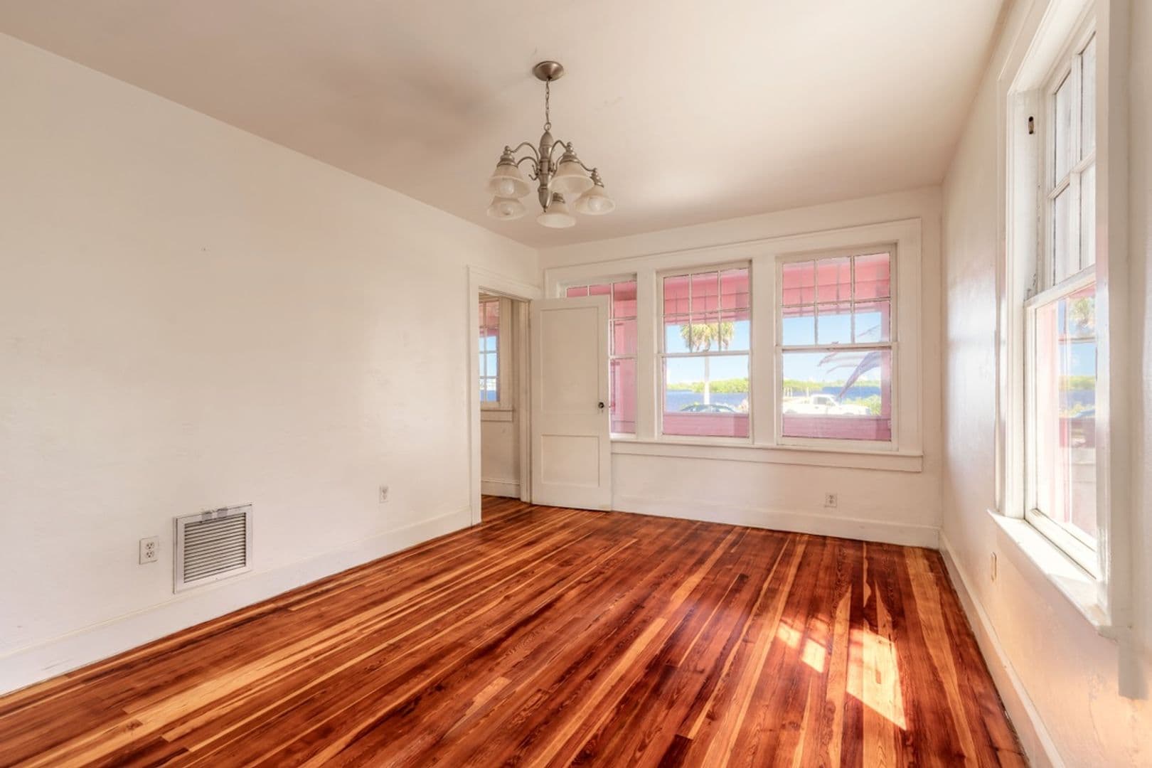 Port Orange House: 4440 Halifax Dr