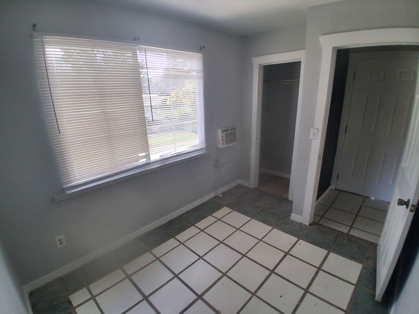 DeLand House: 304 S Adelle Ave