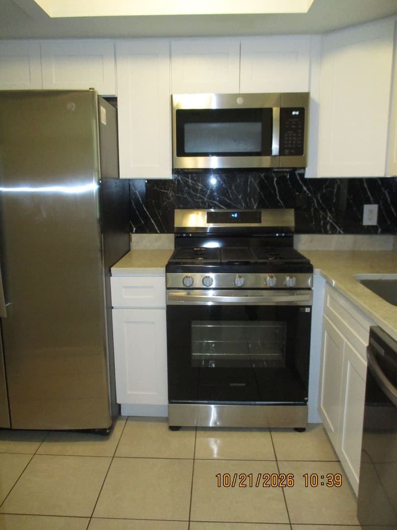 Daytona Beach House: 909 Kathy St