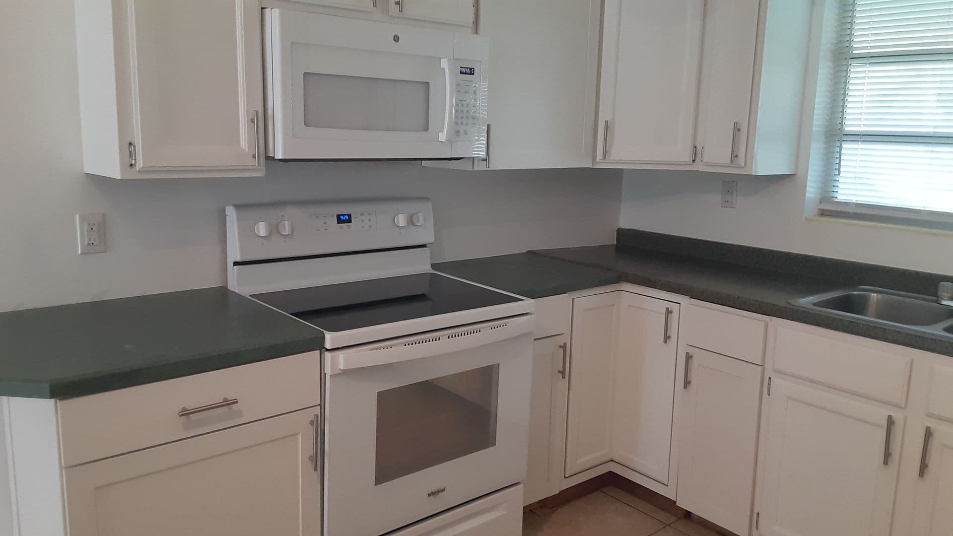 Daytona Beach House: 428 Manhattan Ave
