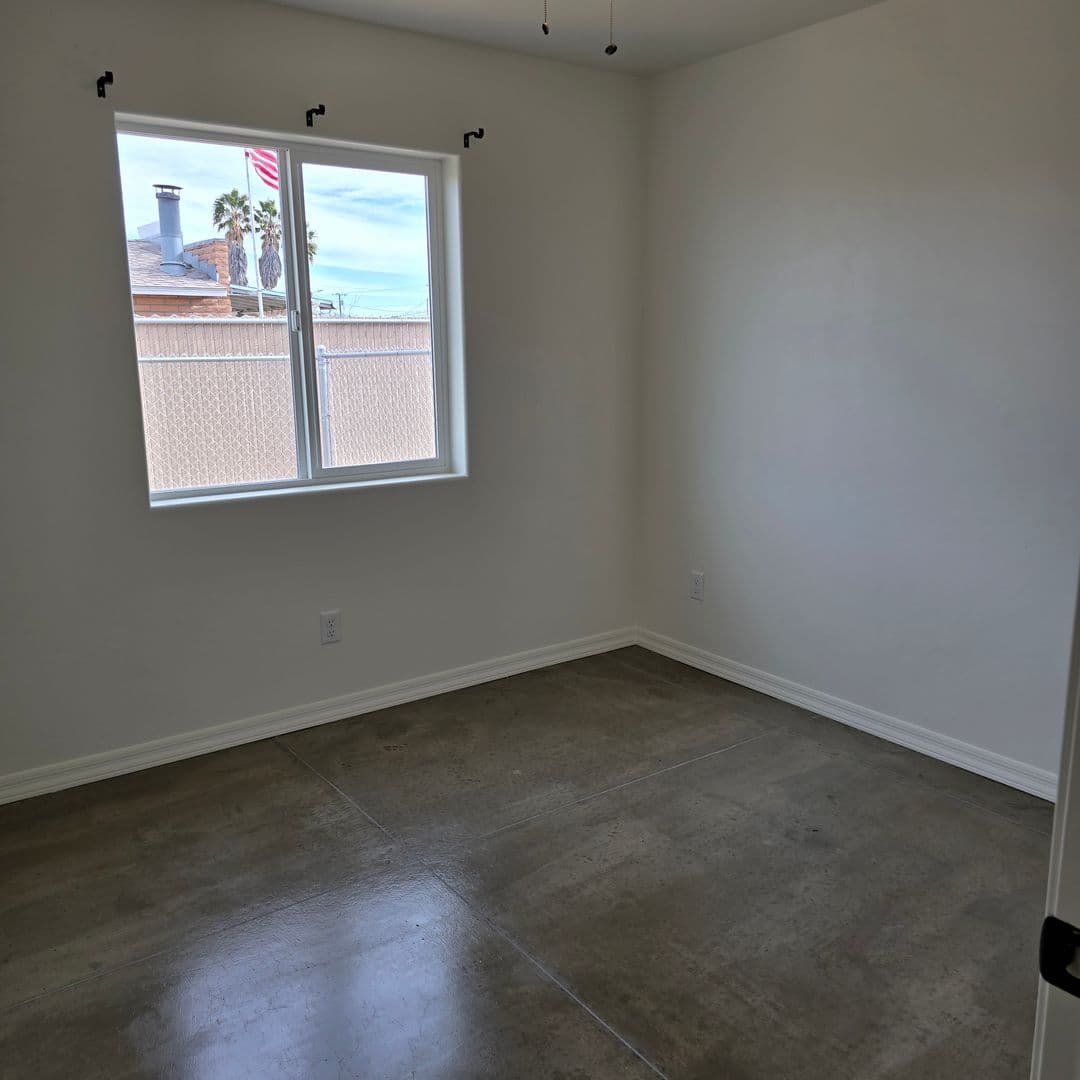 Benson Apartment: 156 W 5th St