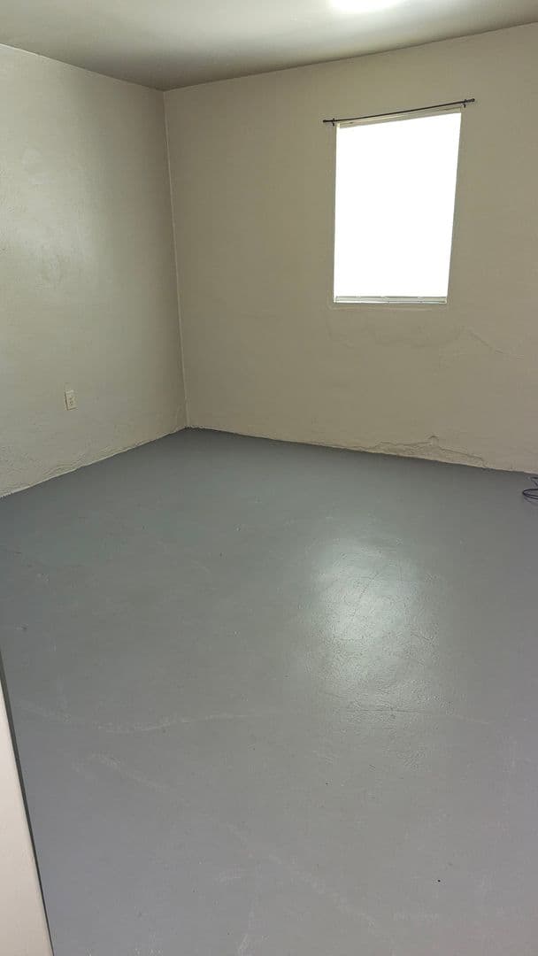 Willcox Apartment: 150 S Railroad Ave