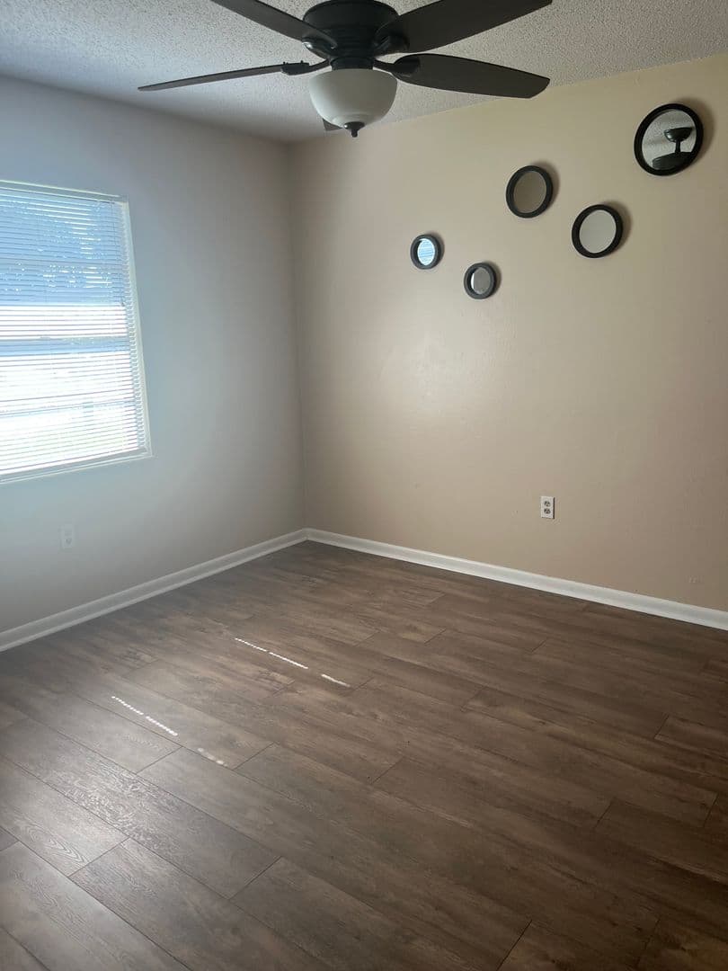 Kissimmee House: 2112 W Martin St