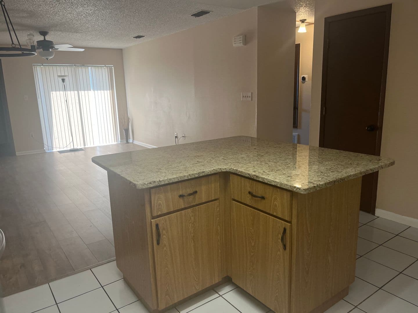 Kissimmee House: 2112 W Martin St