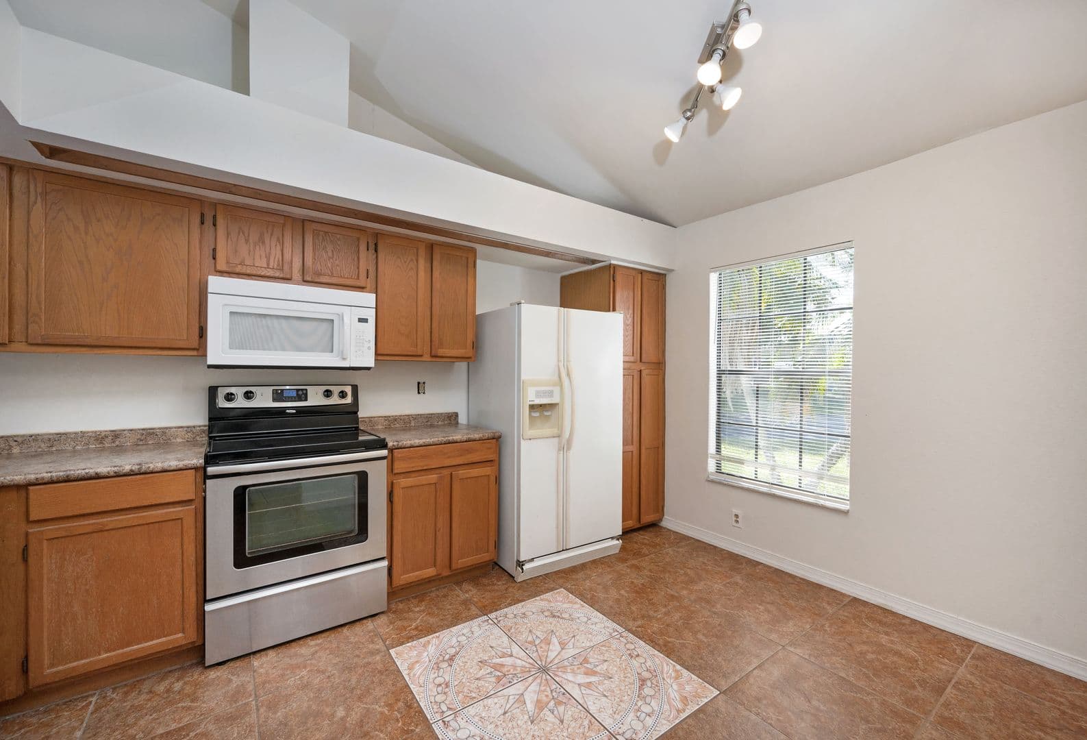 Sanford Condo: 102 Candlewick Ct