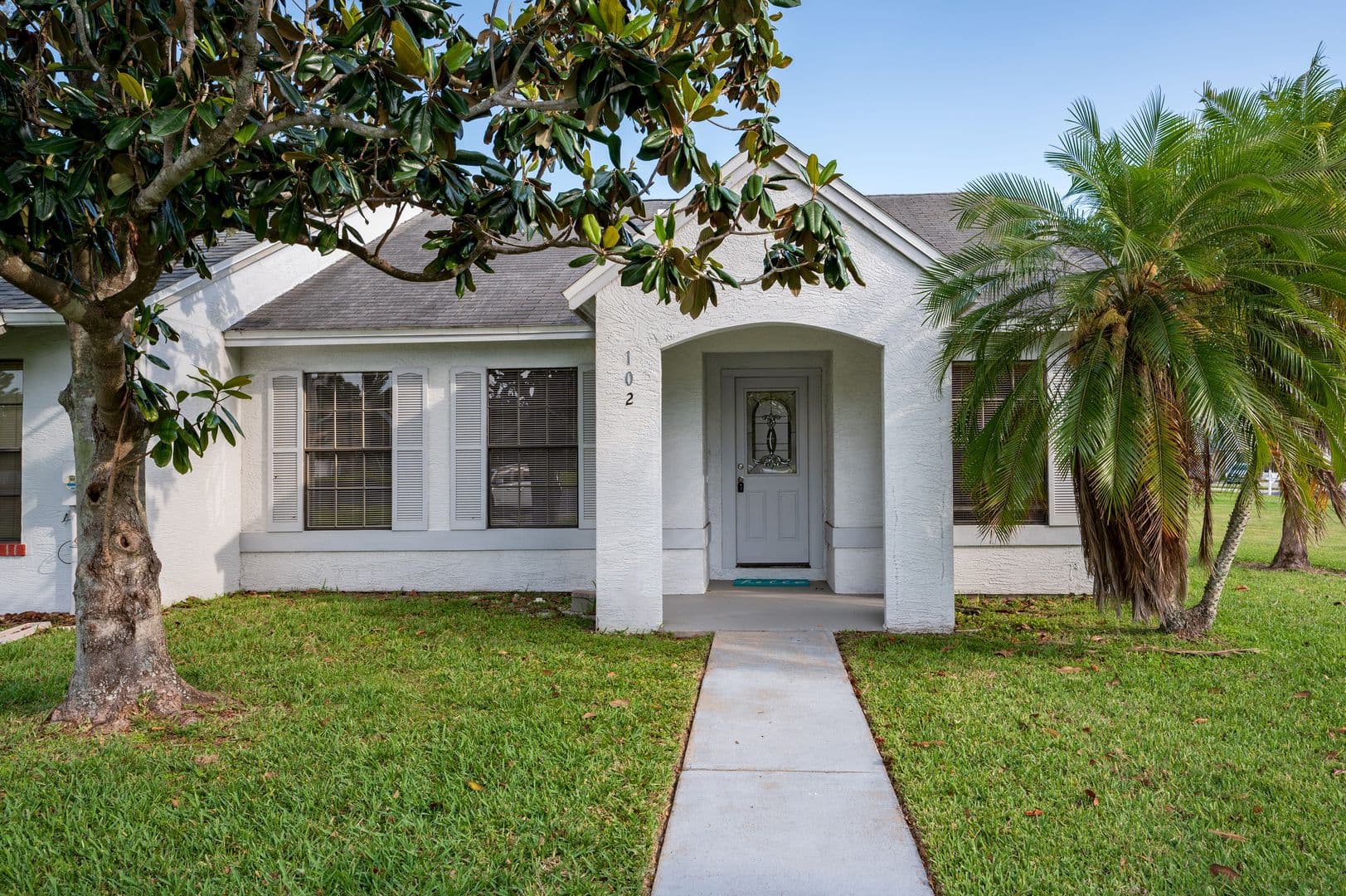 Sanford Condo: 102 Candlewick Ct