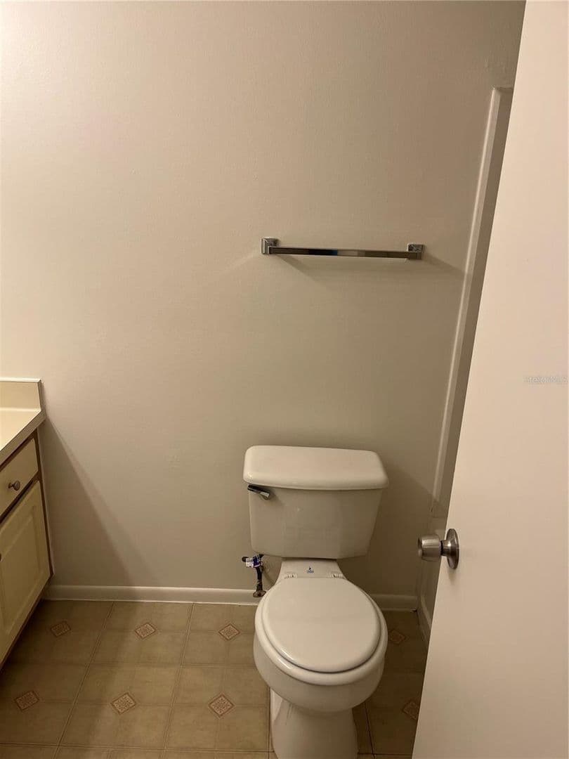 Lake Mary House: 2564 Grassy Point Dr, Unit 104