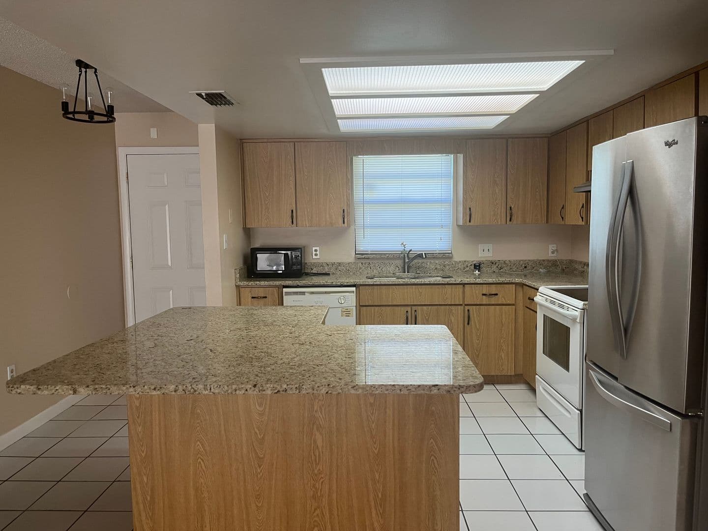 Kissimmee House: 2112 W Martin St