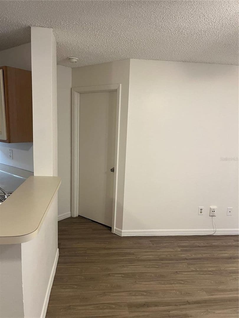Lake Mary House: 2564 Grassy Point Dr, Unit 104