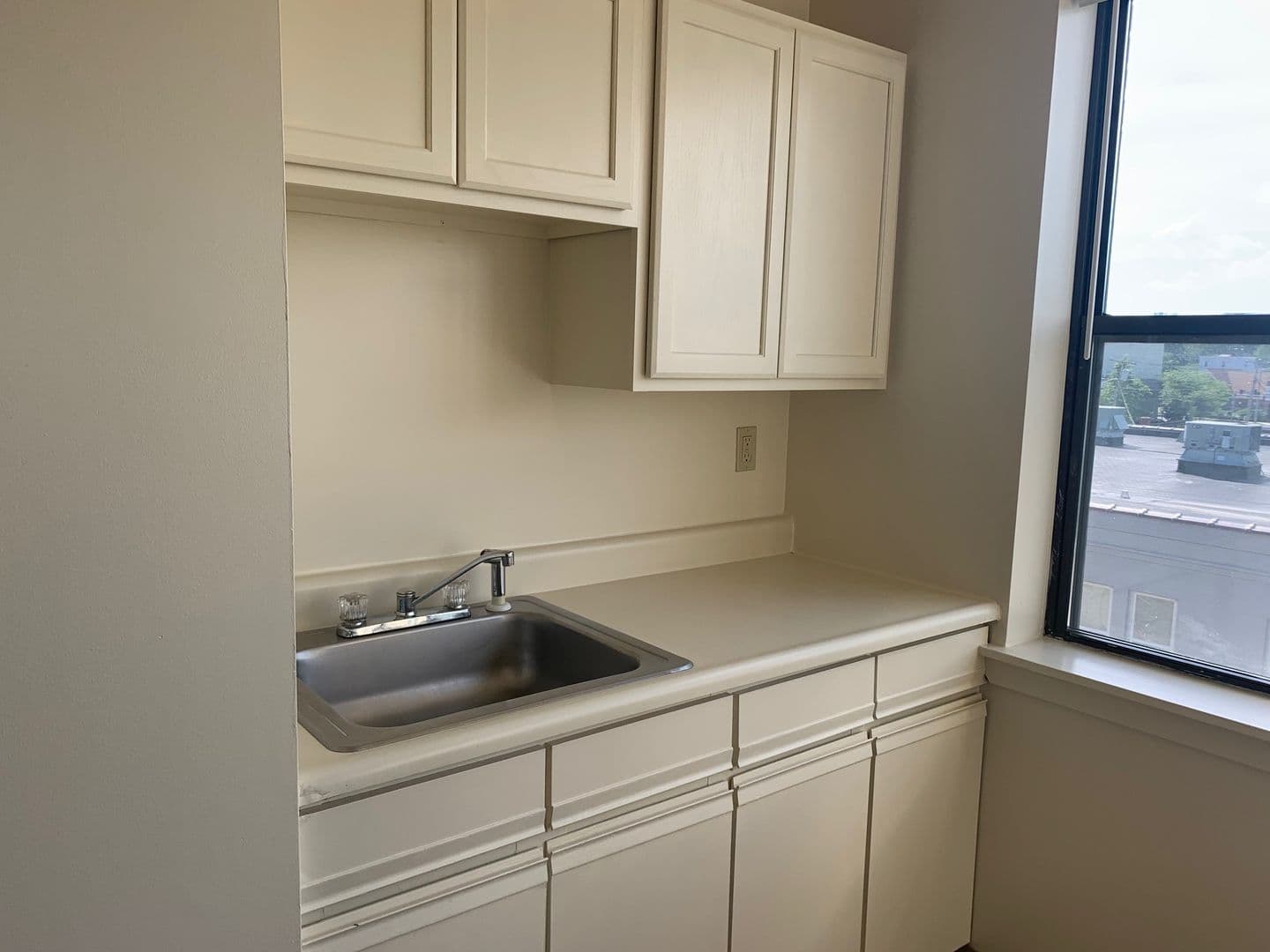 Portland Apartment: C/O Dirigo Management Company