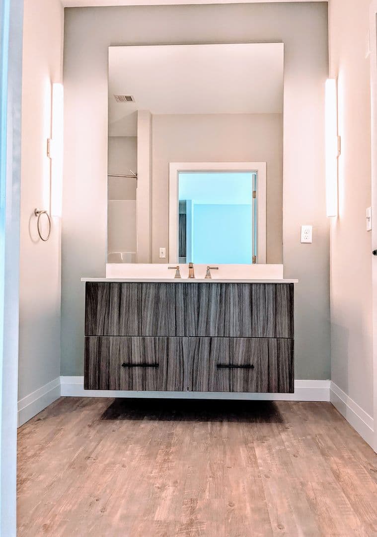 Norwalk Apartment: 1 Bates Court