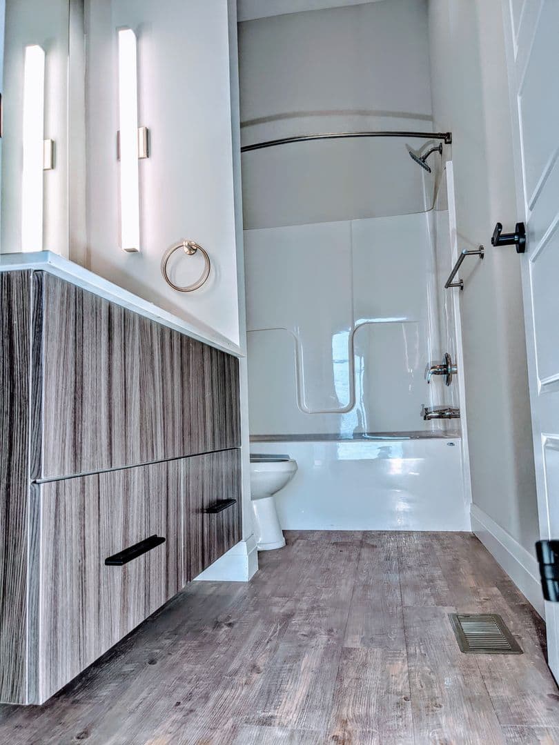 Norwalk Apartment: 1 Bates Court