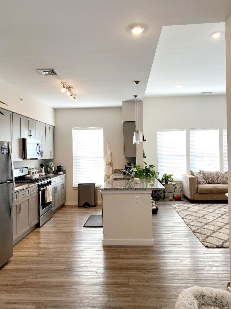 Norwalk Apartment: 1 Smith Street