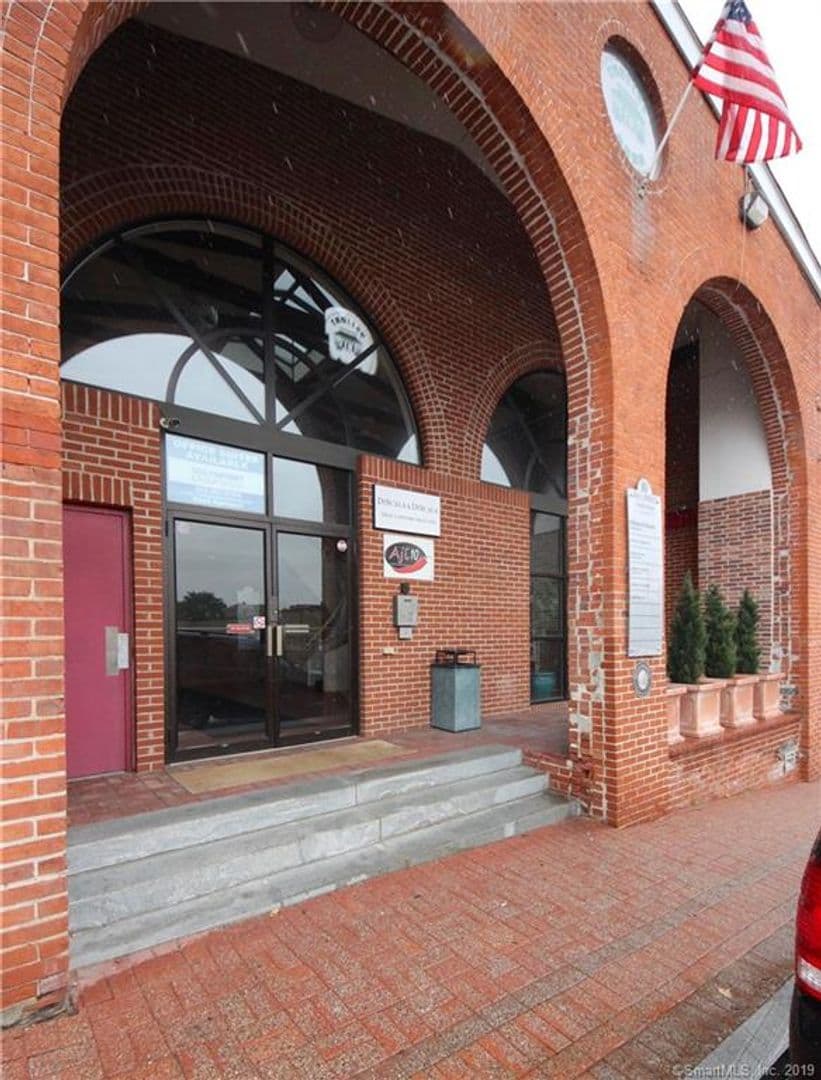 Norwalk Apartment: 10 Wall Street