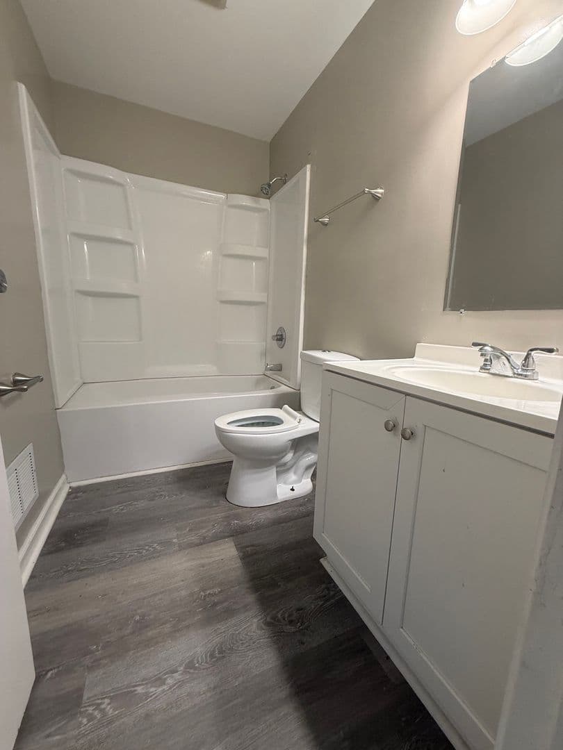 Lawrence Apartment: Boy Scout Road