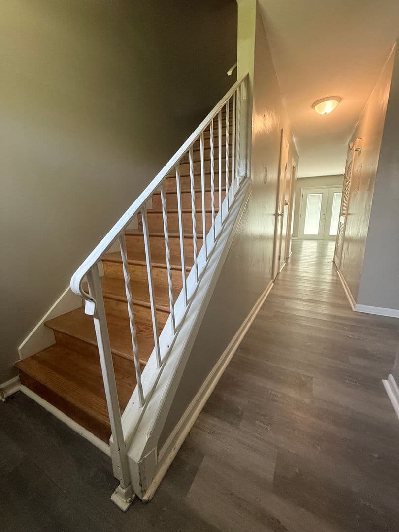Lawrence Apartment: Boy Scout Road