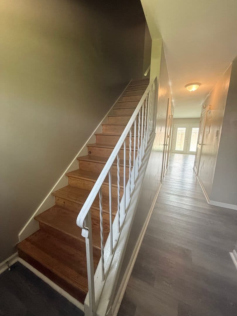 Lawrence Apartment: Boy Scout Road