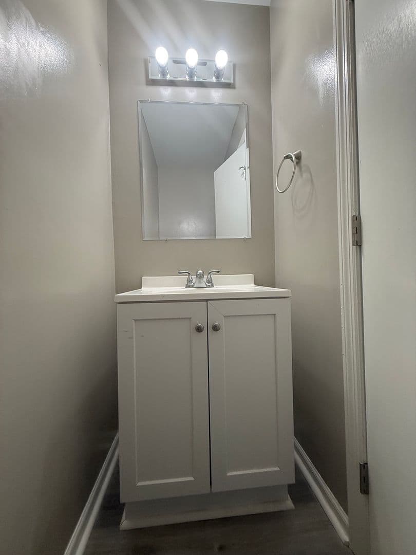 Lawrence Apartment: Boy Scout Road