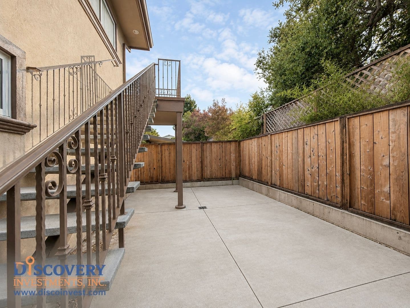 Oakland Apartment: 3939 Midvale Avenue