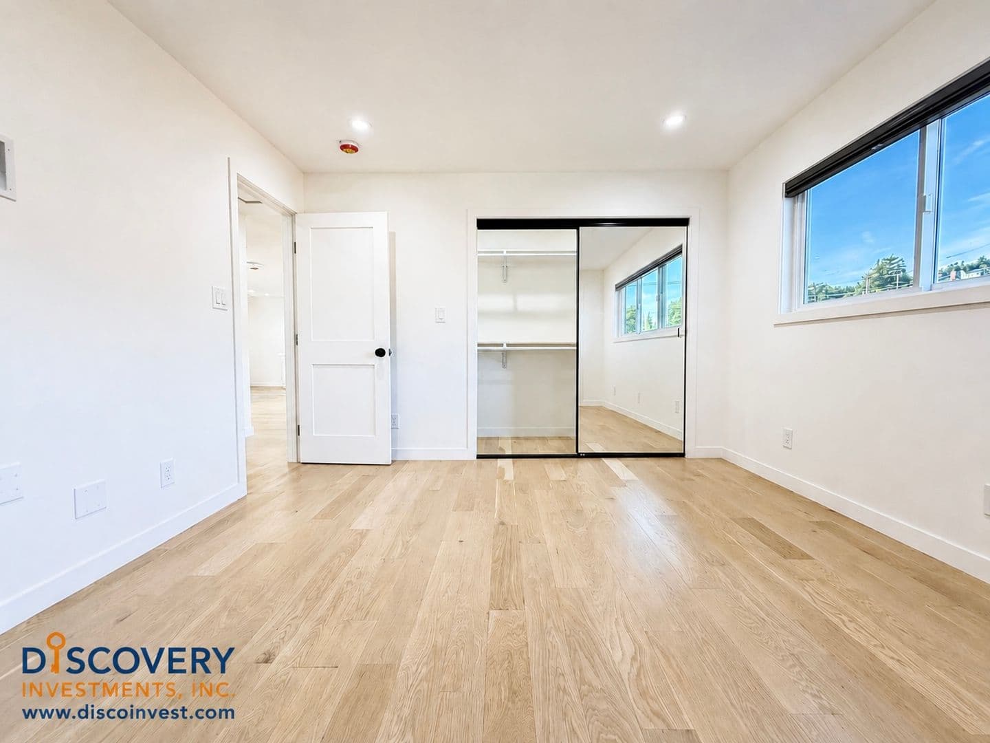 Oakland Apartment: 3939 Midvale Avenue