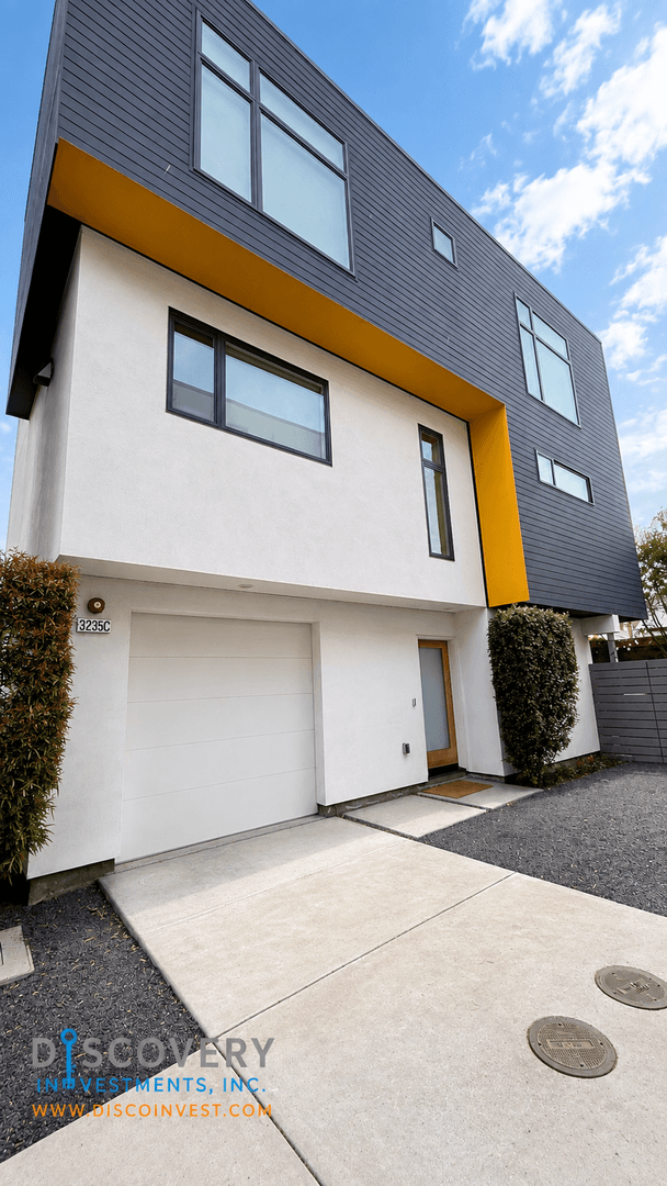 Oakland Townhome: 3235 Louise St. #C