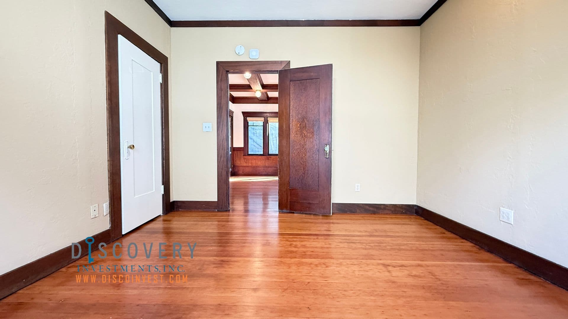 Oakland House: 4624 Dolores Ave.