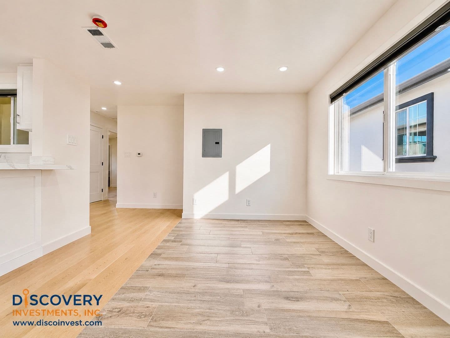 Oakland Apartment: 3939 Midvale Avenue