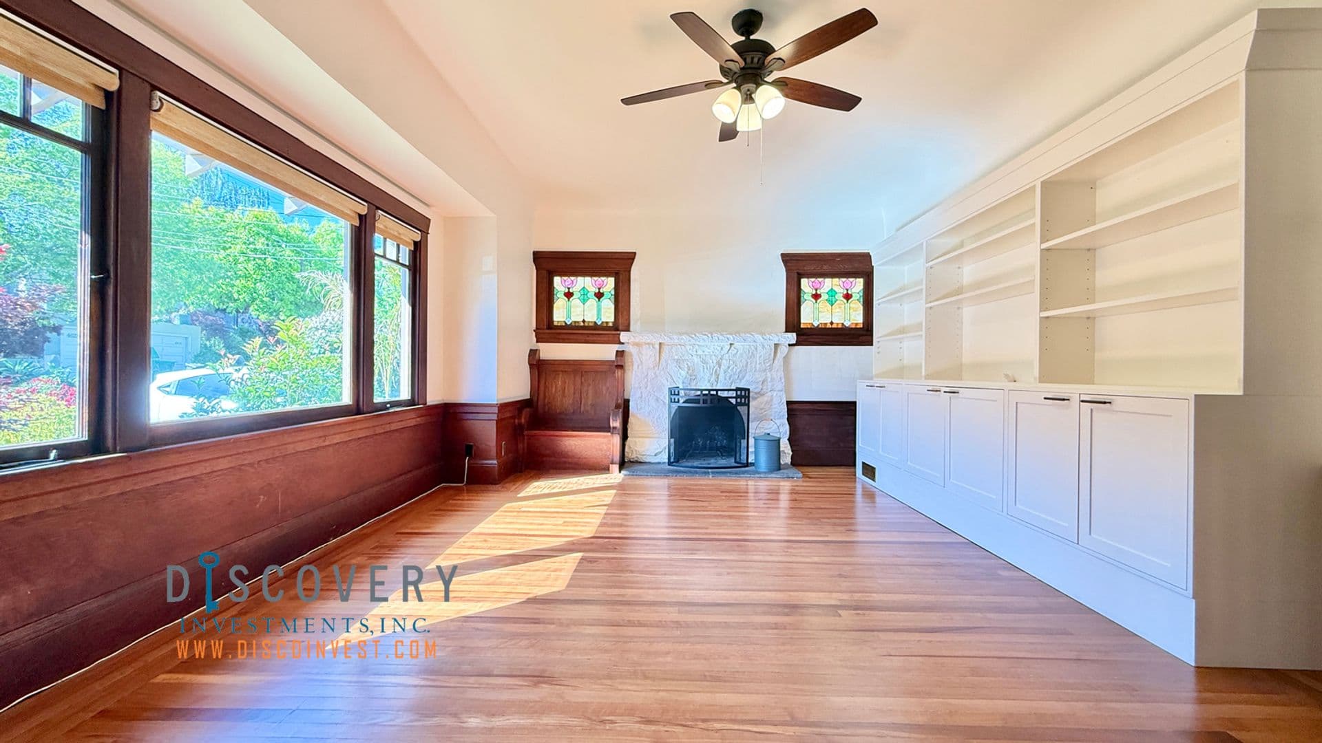 Oakland House: 4624 Dolores Ave.