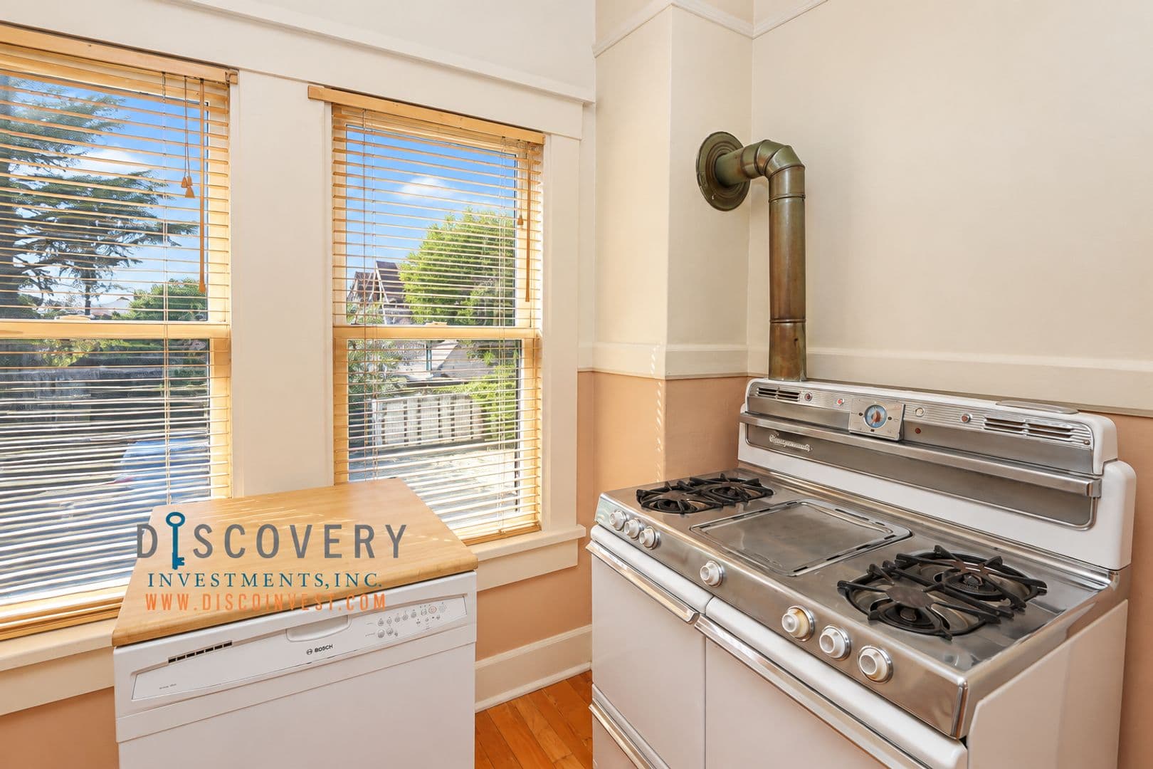 Berkeley Apartment: 2814 College Ave.