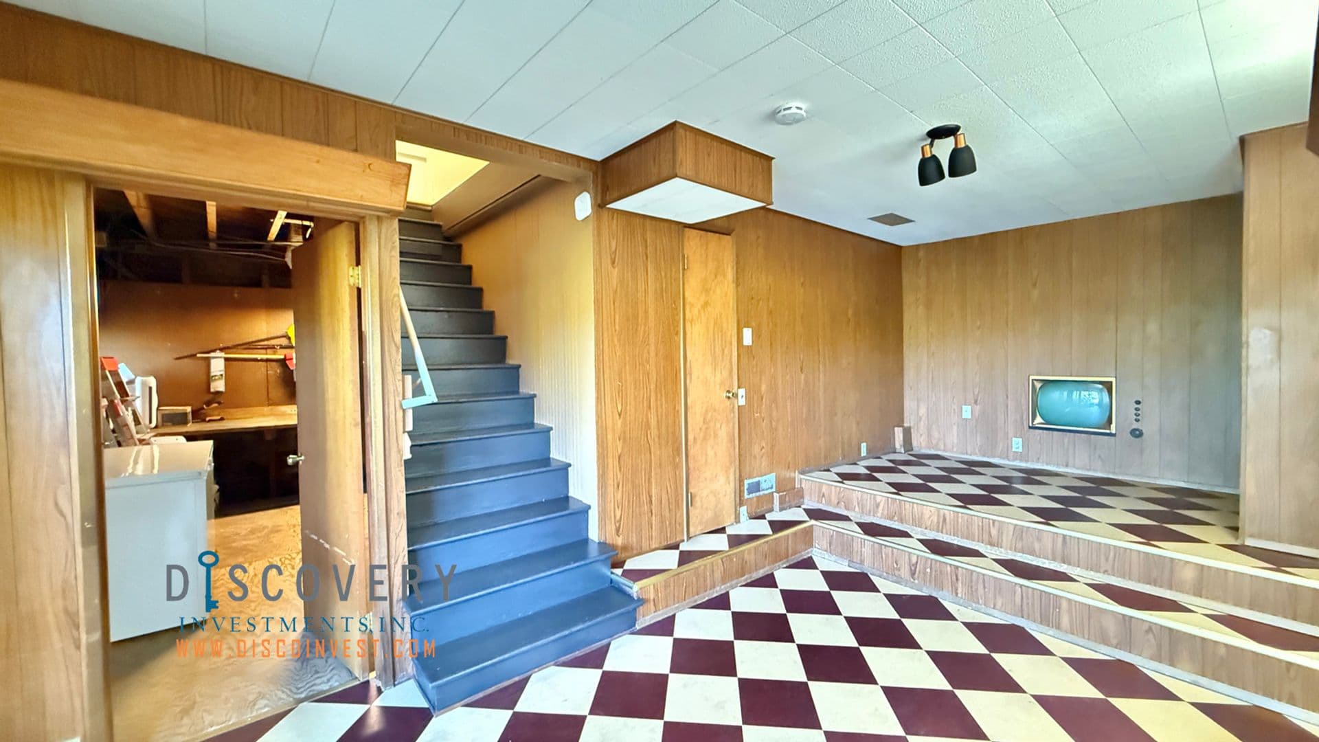 Oakland House: 4624 Dolores Ave.