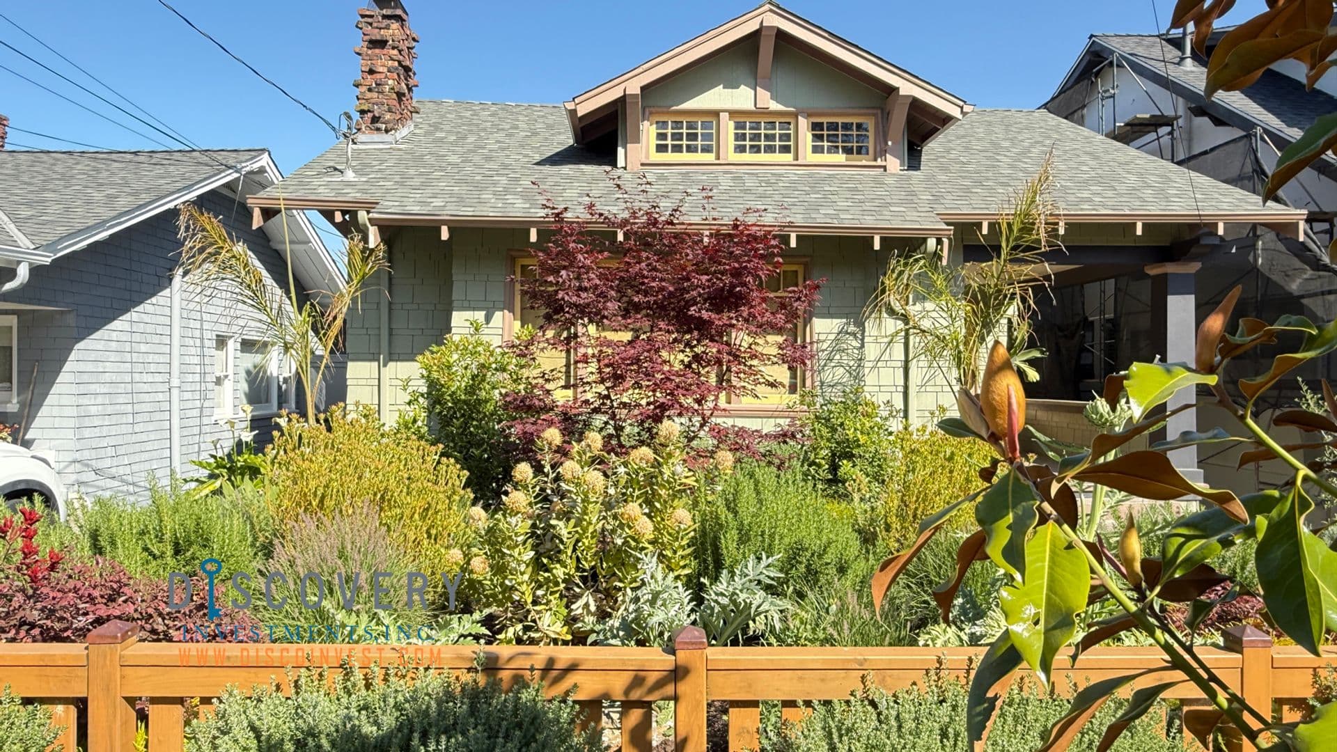Oakland House: 4624 Dolores Ave.
