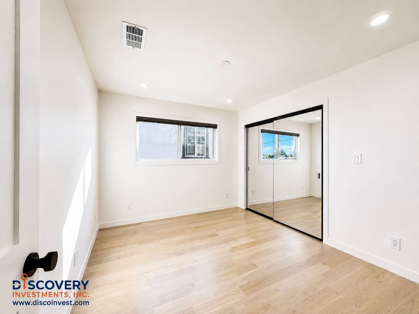 Oakland Apartment: 3939 Midvale Avenue