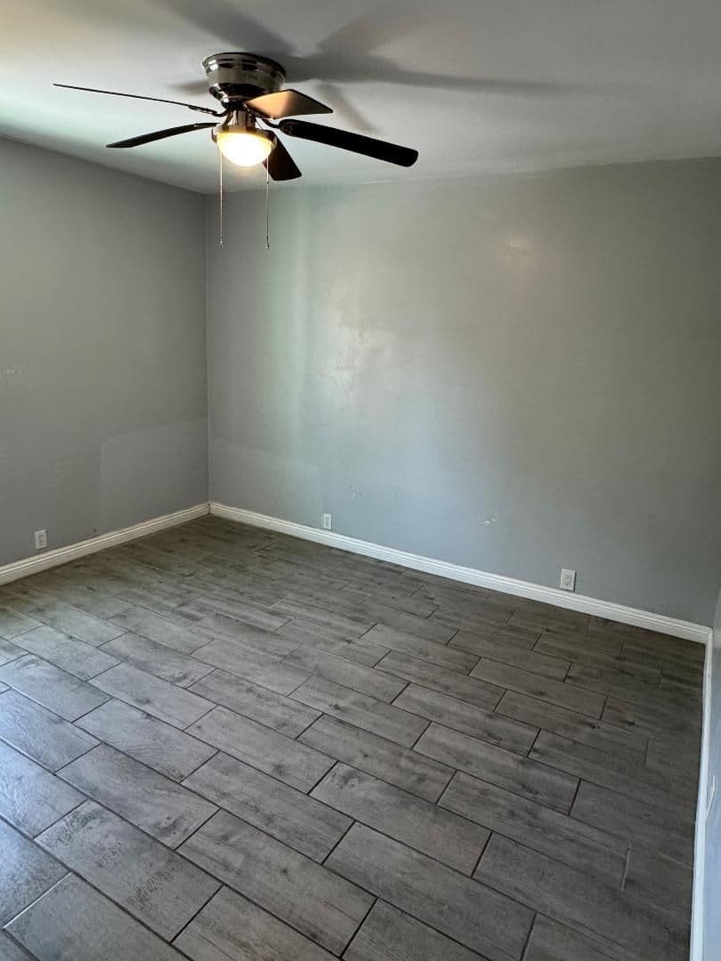 BAKERSFIELD Apartment: 2300 LAKE ST.
