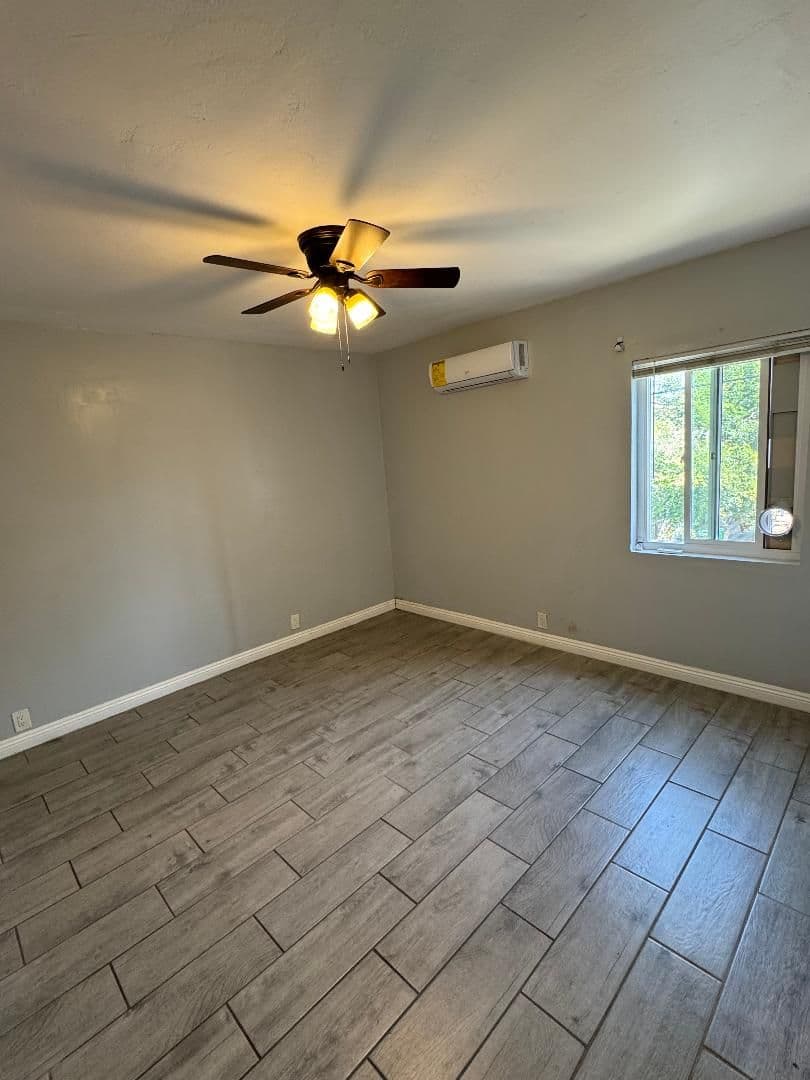 BAKERSFIELD Apartment: 2300 LAKE ST.