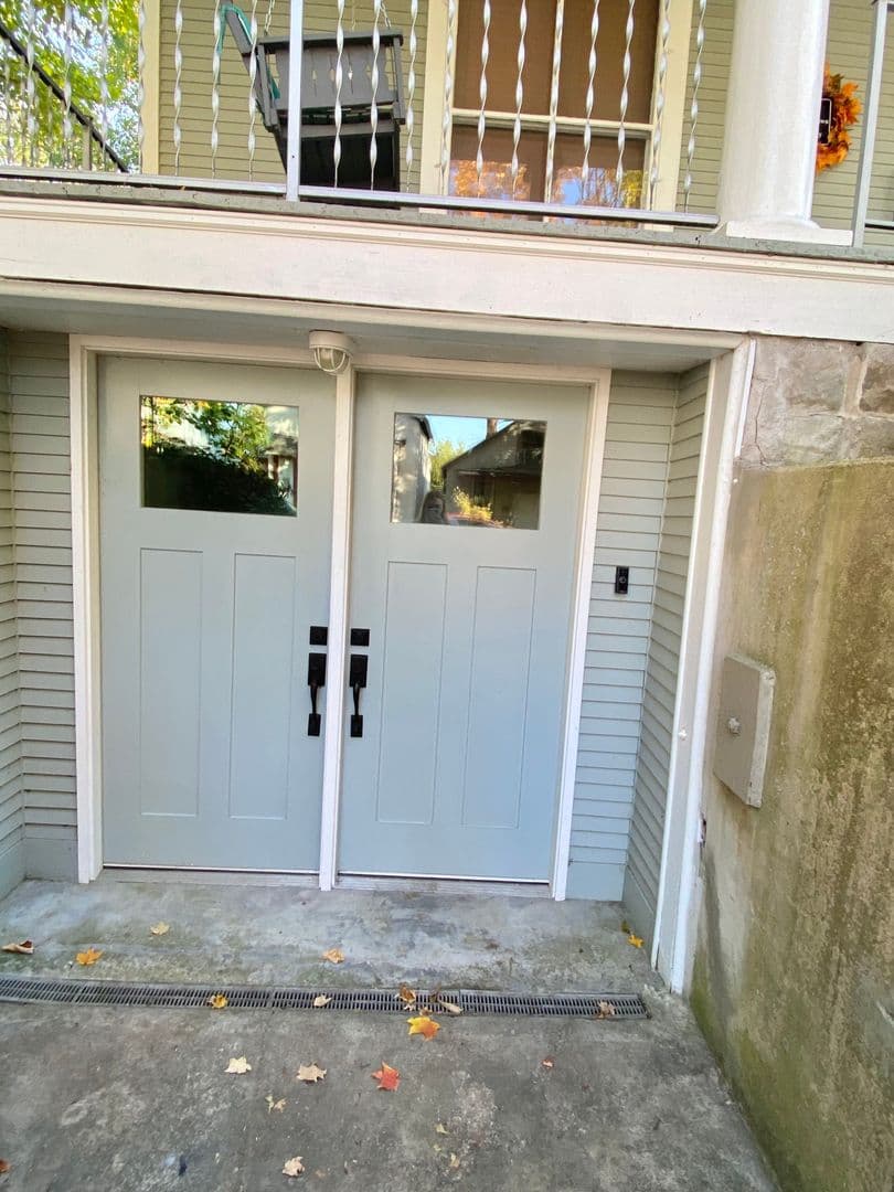 Lafayette Apartment: 617 New York St - Basement