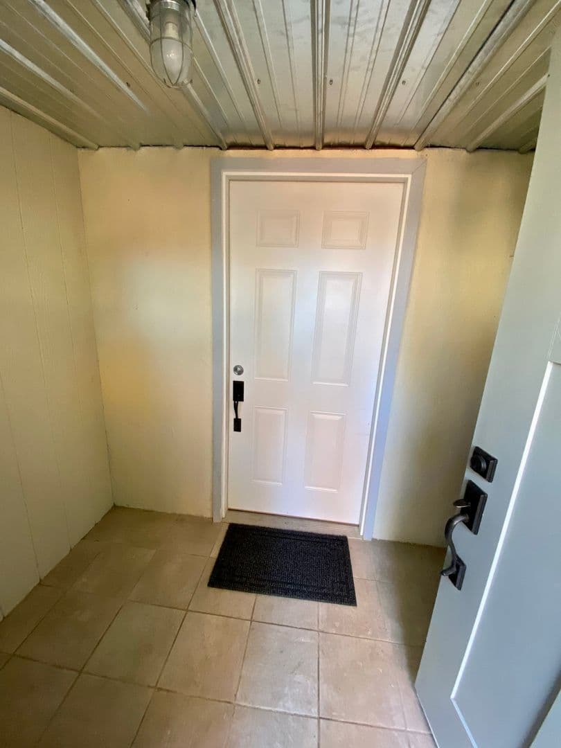 Lafayette Apartment: 617 New York St - Basement