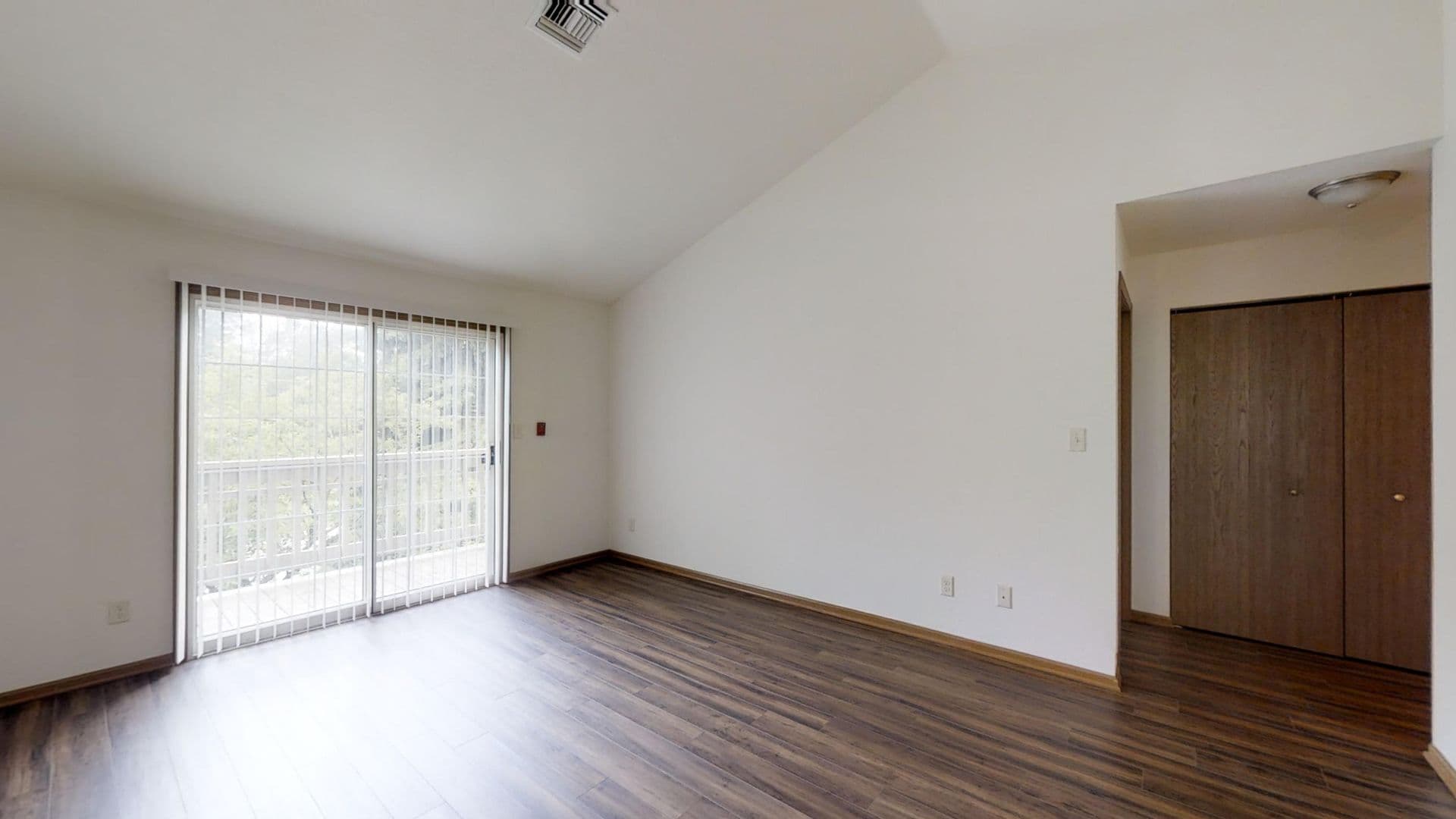 Menomonee Falls Apartment: N86 W14328 Fond du Lac Ave