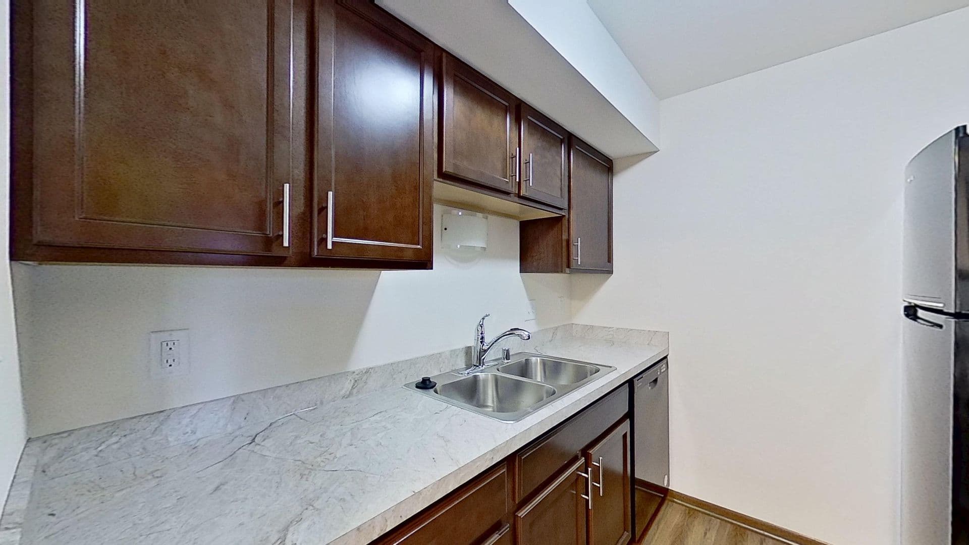 Menomonee Falls Apartment: N83 W13704 Fond du Lac Ave