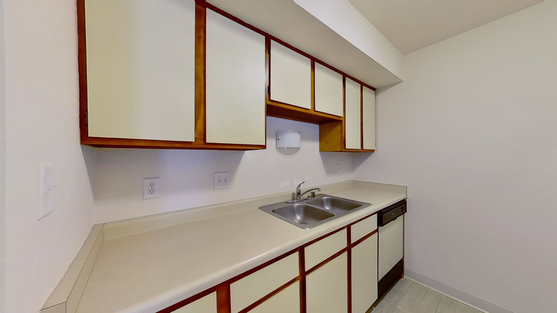 Menomonee Falls Apartment: N81 W15141 Appleton Ave