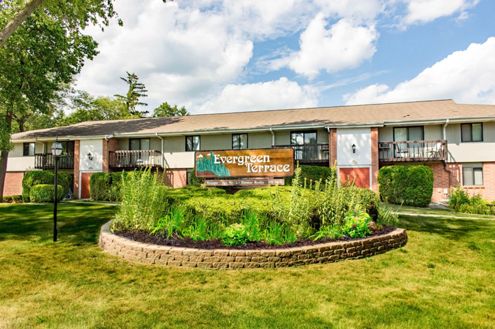 Menomonee Falls Apartment: N83 W13704 Fond du Lac Ave