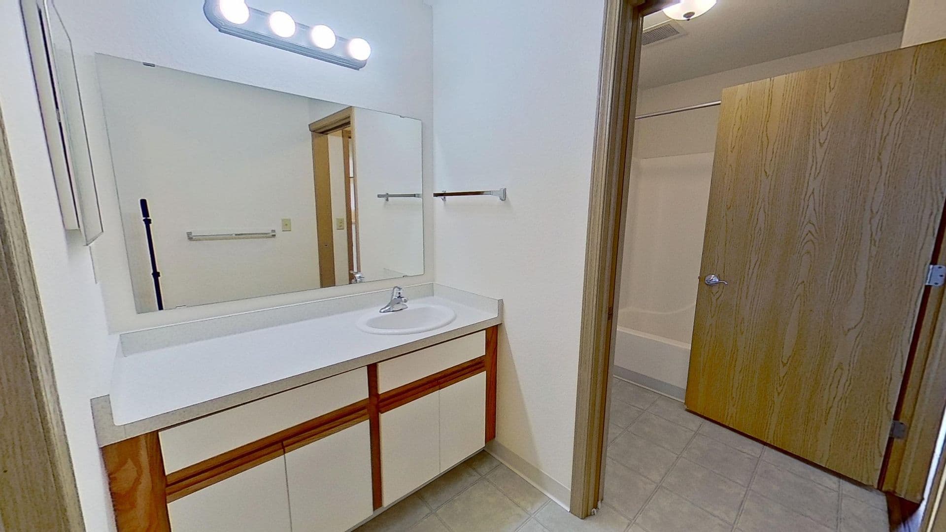 Hartford Apartment: 2791 Gateway Ave