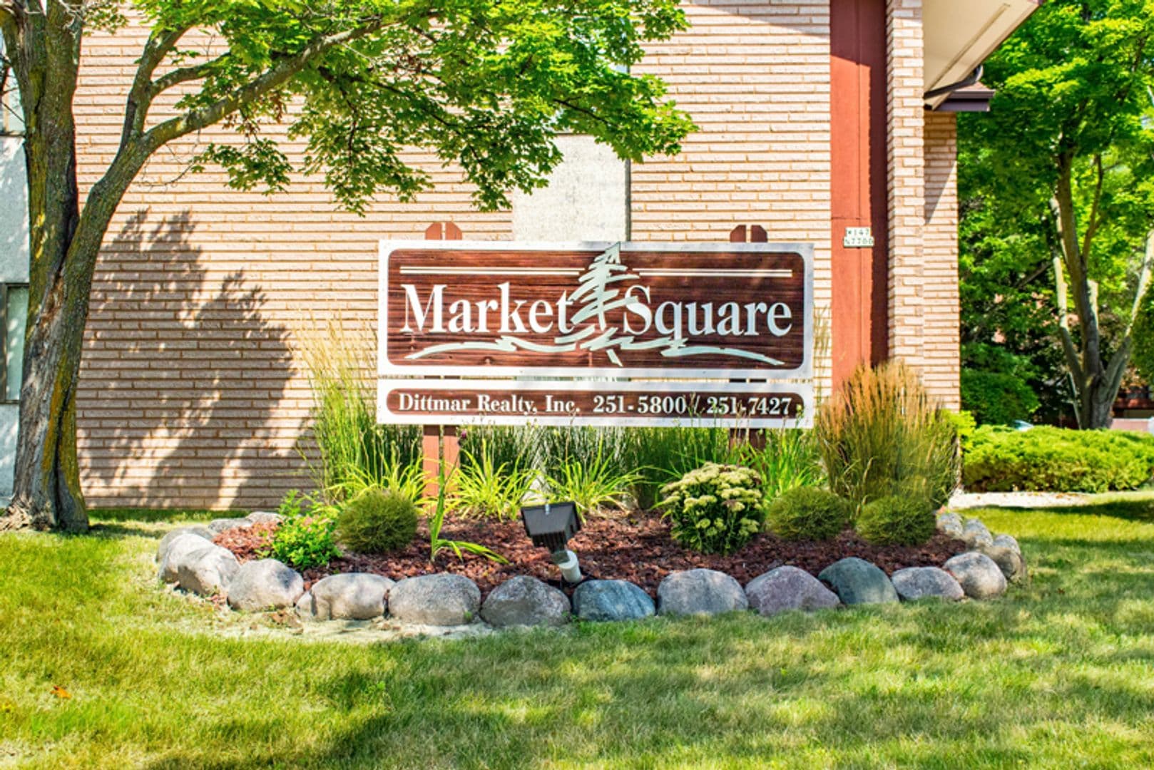 Menomonee Falls Apartment: N76 W14675 Market Drive