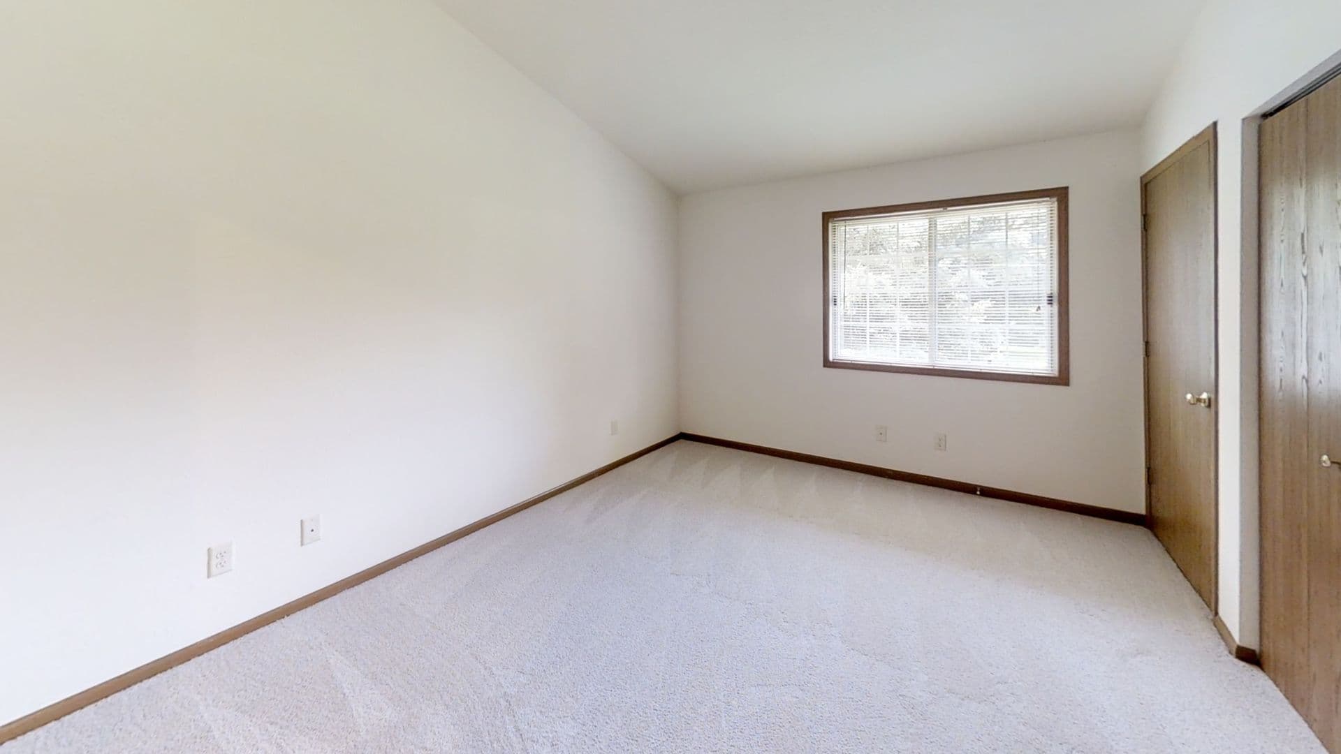 Menomonee Falls Apartment: N86 W14226 Fond du Lac Ave