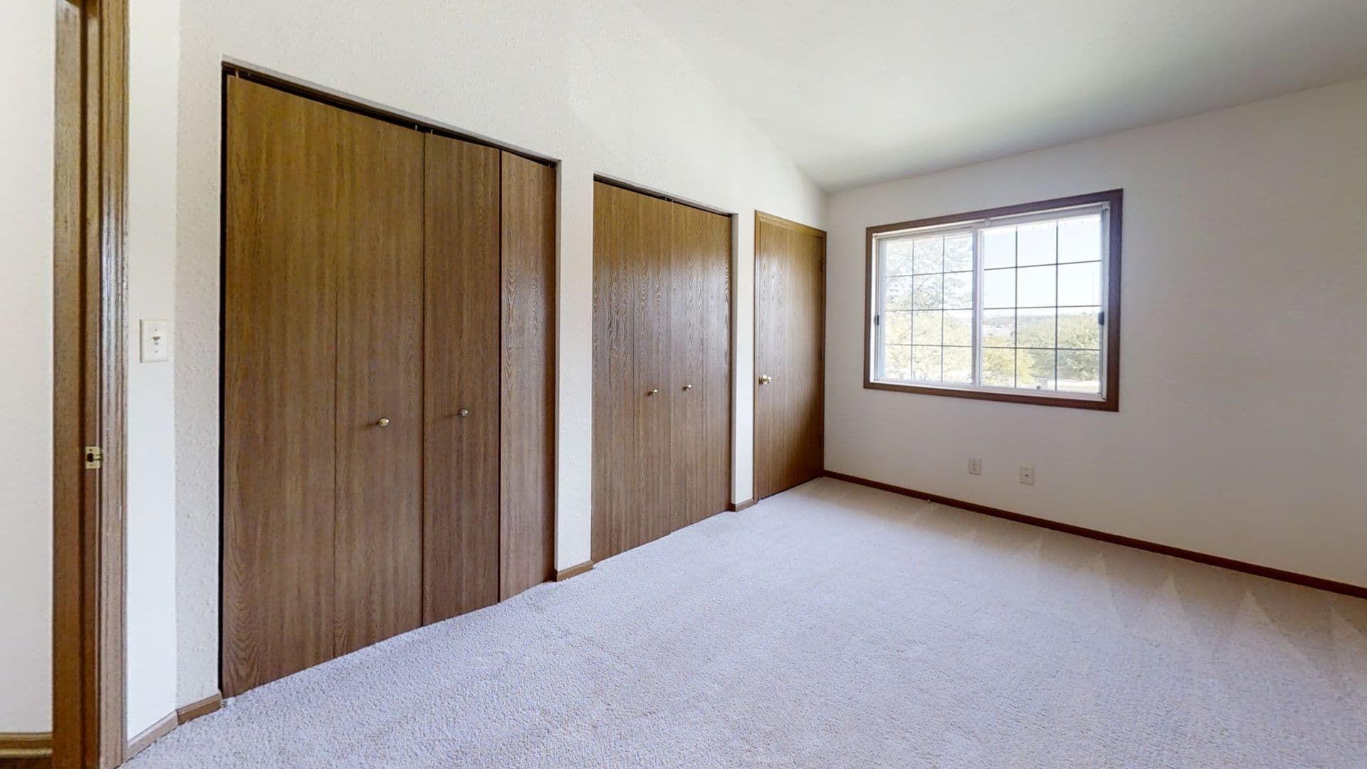Menomonee Falls Apartment: N86 W14240 Fond du Lac Ave