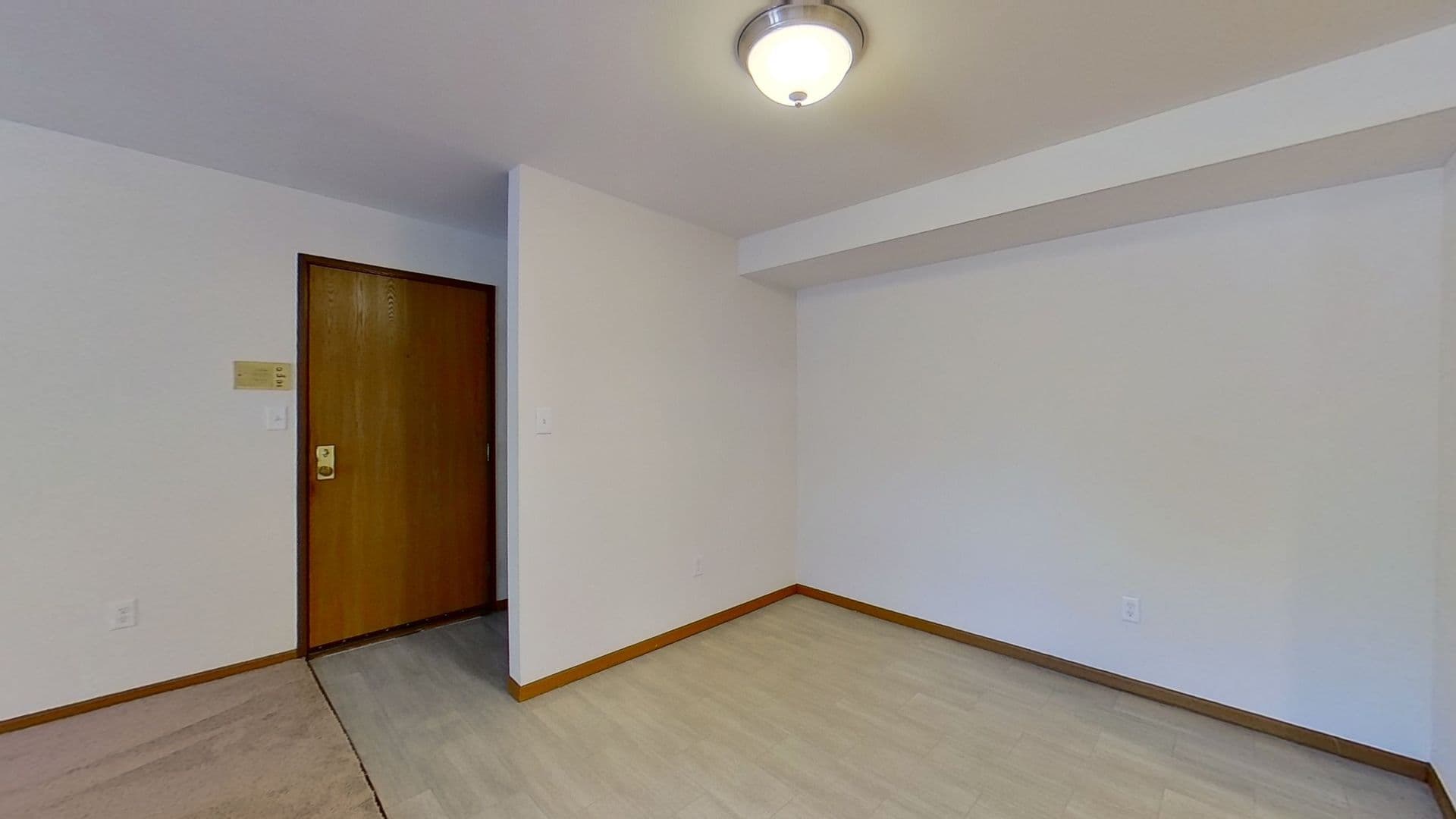Menomonee Falls Apartment: N81 W15141 Appleton Ave