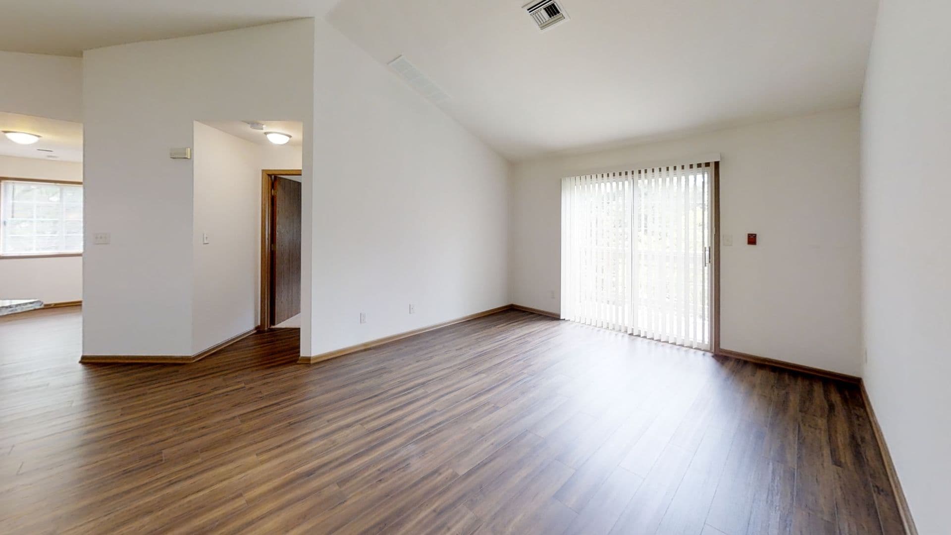 Menomonee Falls Apartment: N86 W14226 Fond du Lac Ave