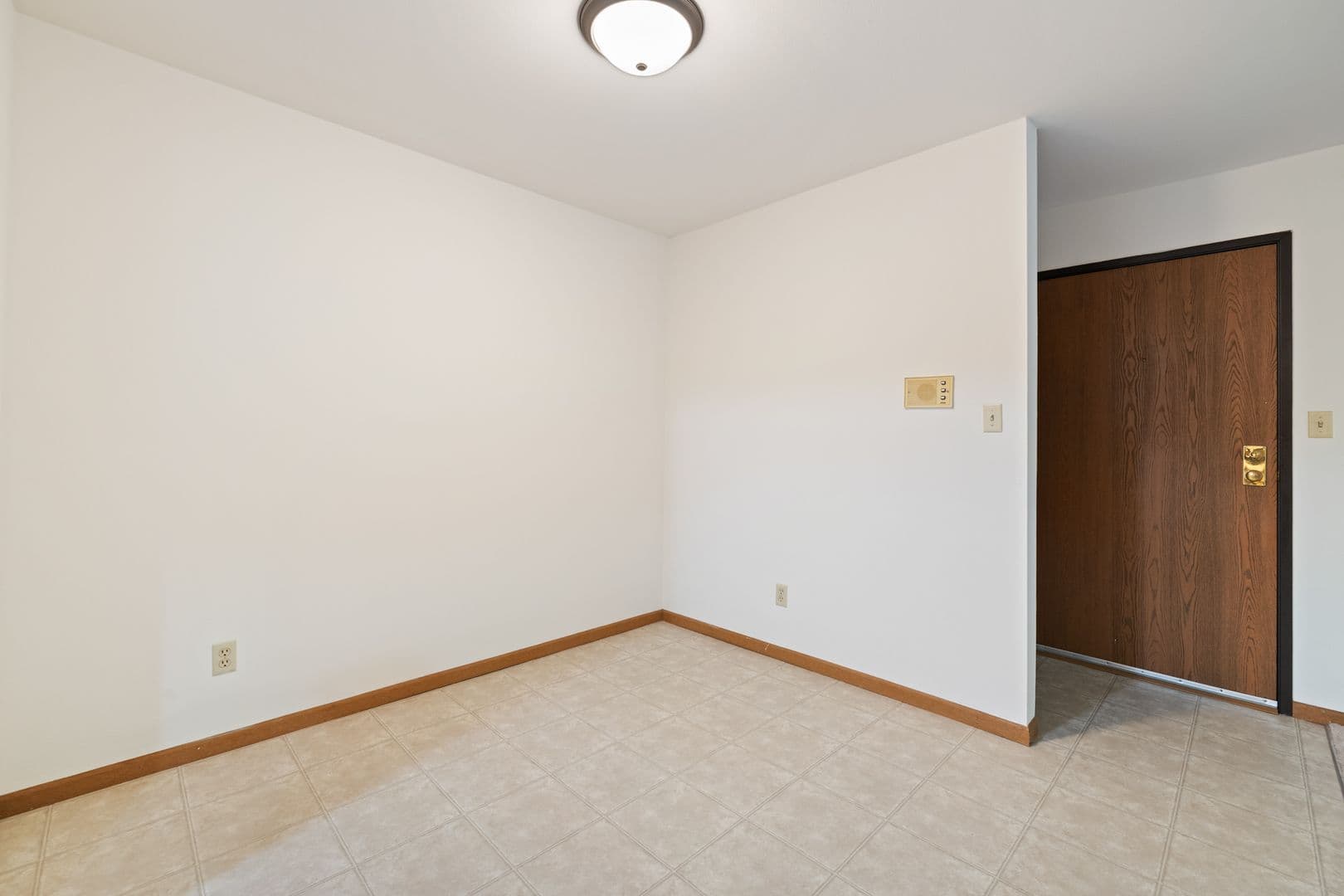 Menomonee Falls Apartment: N83 W13696 Fond du Lac Ave