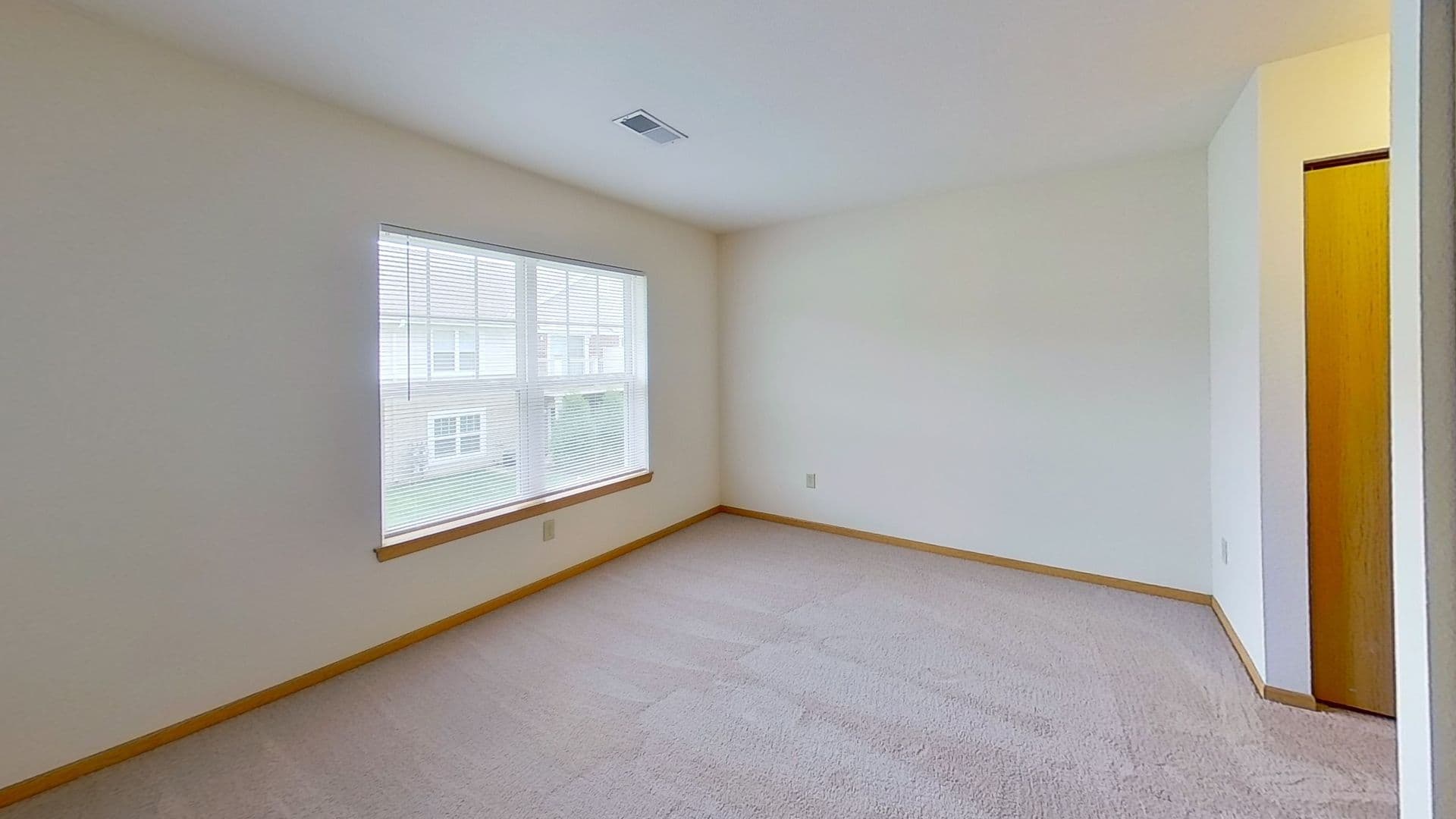 Slinger Apartment: 645 Cedar Bluffs Way