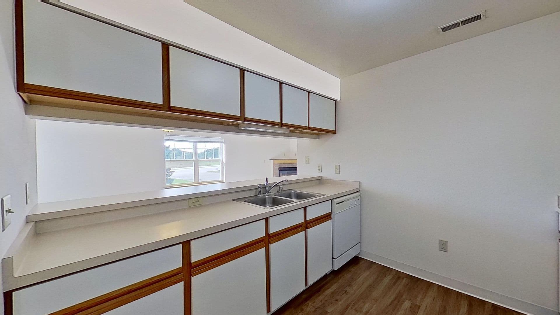 Hartford Apartment: 2791 Gateway Ave