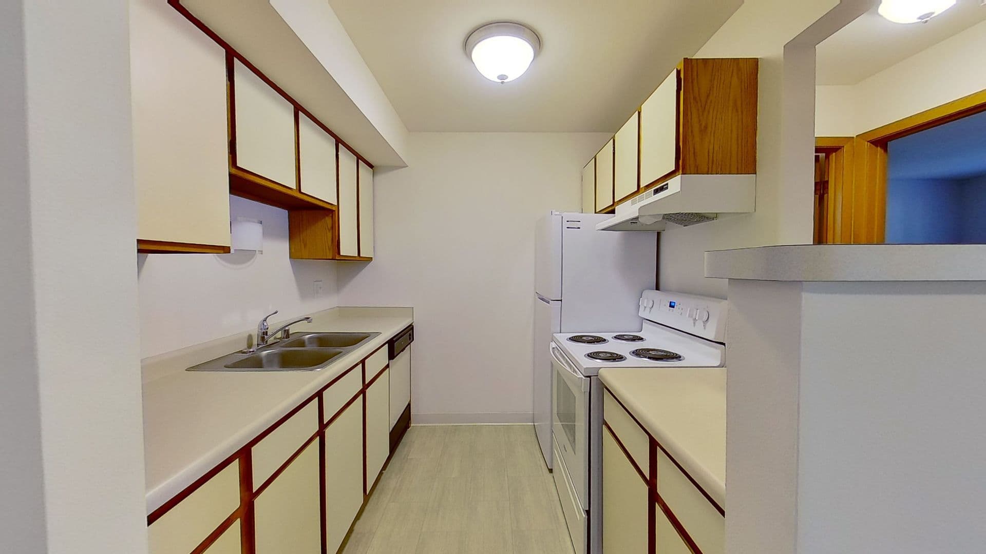 Menomonee Falls Apartment: N81 W15141 Appleton Ave